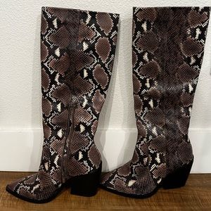 🐍Vince Camuto Snake Skin🐍